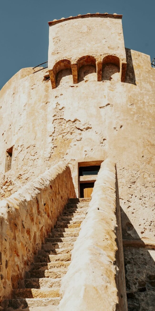 Scalinata della Torre degli Appiani a Marciana Marina all’Isola d’Elba